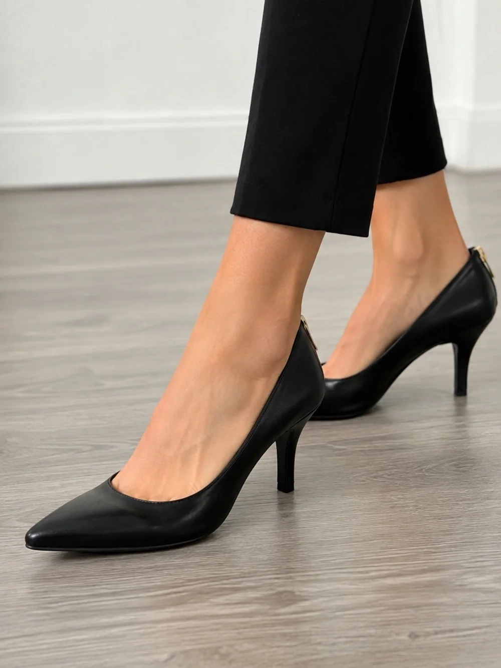 Anne Klein iFlex Black Leather Pointed Toe Kitten Heel Zip Back Pumps 8.5